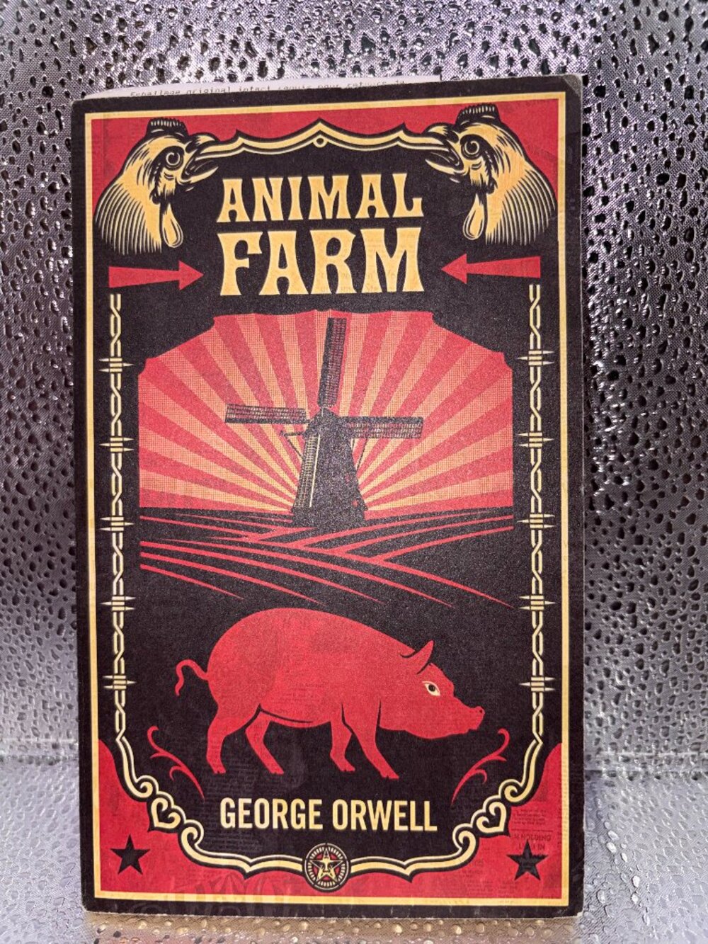 🐷 George Orwell Classic Satire Novel: Animal Farm (Penguin Books)